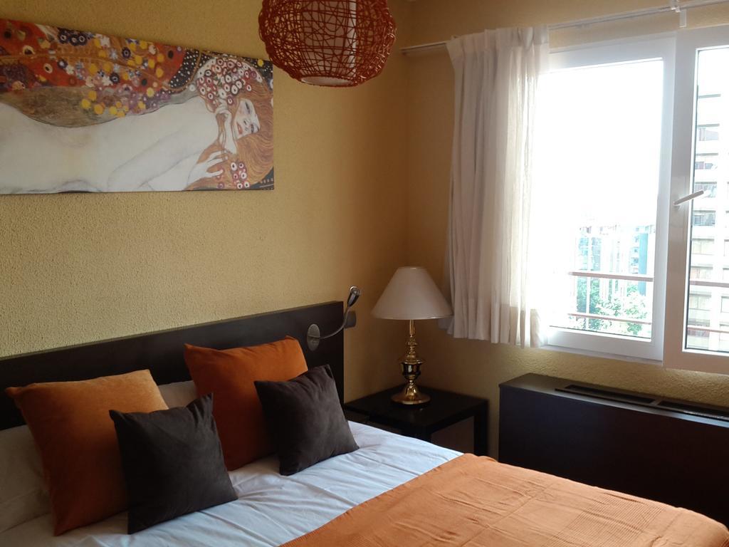 Apartamento Calle Mauricio Legendre Madrid Zimmer foto
